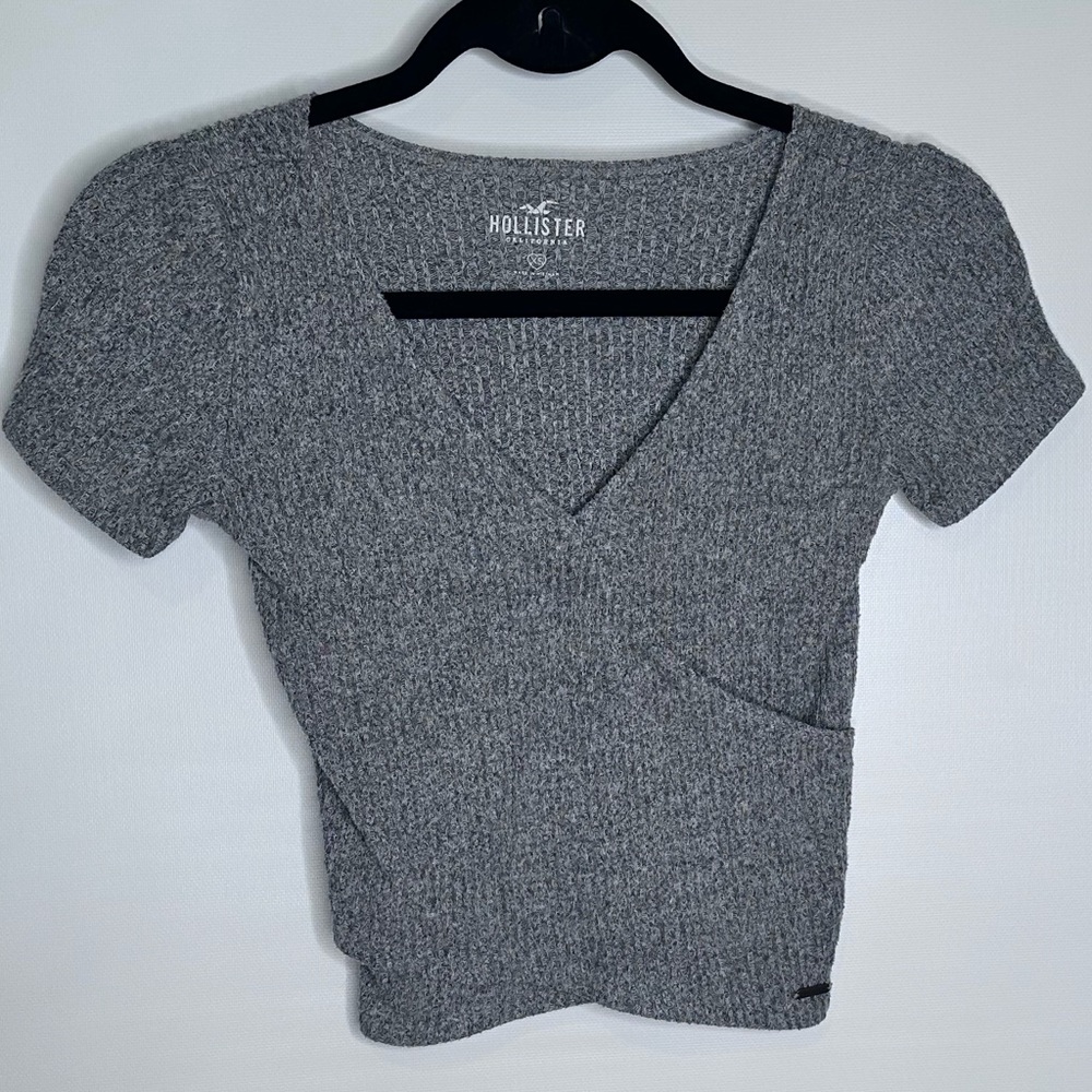 Hollister: Gray Short-Sleeve V-Neck T-Shirt. XS. Extra Small